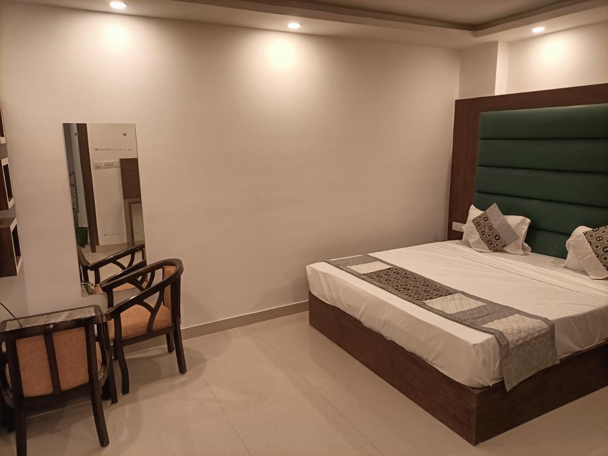 Hotel Tark Inn Near Igi Airport Нью-Делі Екстер'єр фото